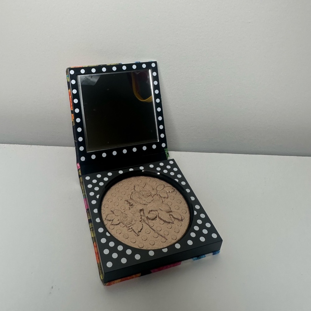 Mac by Richard Quinn highlighter